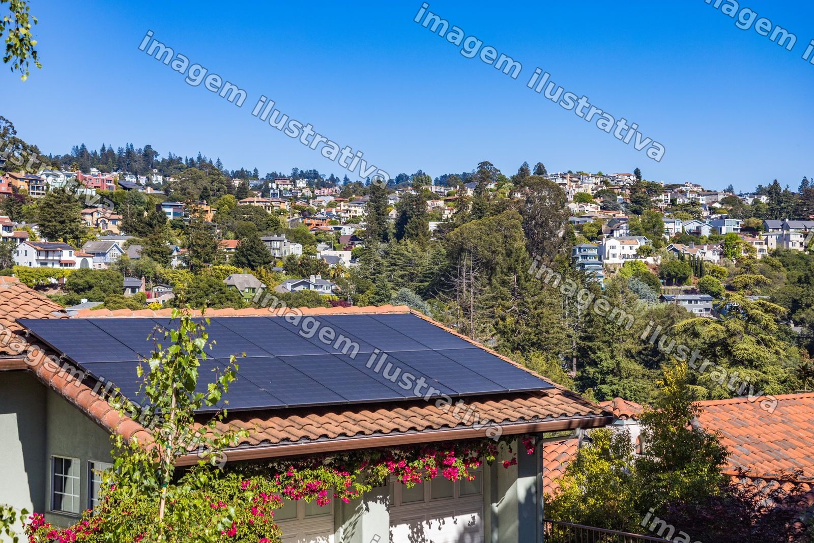 instalação de painéis solares em telhado